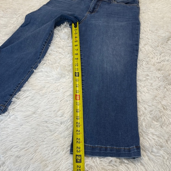 Kut from the Kloth Straight Leg Blue Jeans CROPPED WOMENS SIZE 12 - Picture 2 of 9